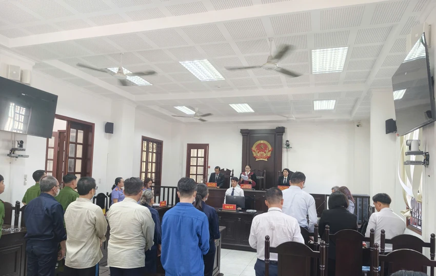 HĐXX tuyên án các bị cáo. Ảnh: YC mieu-noi.jpg