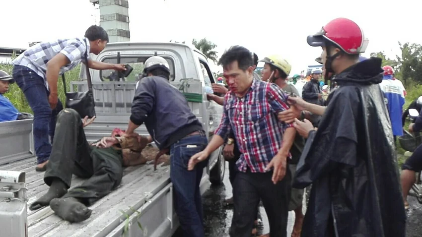 Người đàn ông đầy thương tích lao ra QL91 kêu cứu ảnh 2
