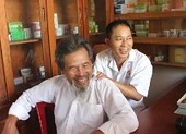 Thầy thuốc xin tiền vợ mua thuốc chữa bệnh cho dân nghèo