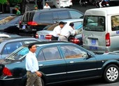 Nóng chuyện xe công, trụ sở, SIM số đẹp...