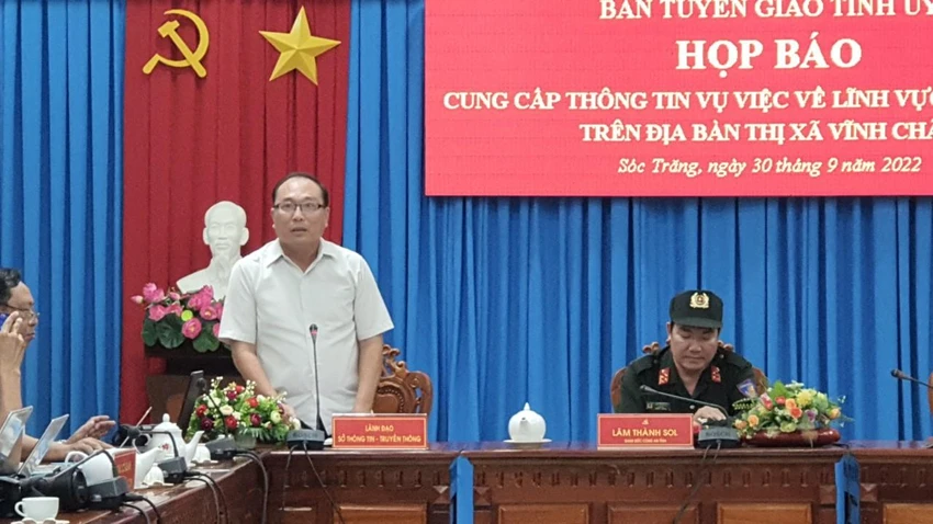 Lãnh đạo Sở TT&TT tỉnh Sóc Trăng cho biết qua xem xét các quy định thì trường hợp này không vi phạm. Ảnh: Châu Anh Lãnh đạo Sở TT&TT tỉnh Sóc Trăng cho biết qua xem xét các quy định thì trường hợp này không vi phạm. Ảnh: Châu Anh