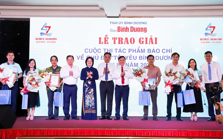bao-binh-duong-trao-giai.jpg