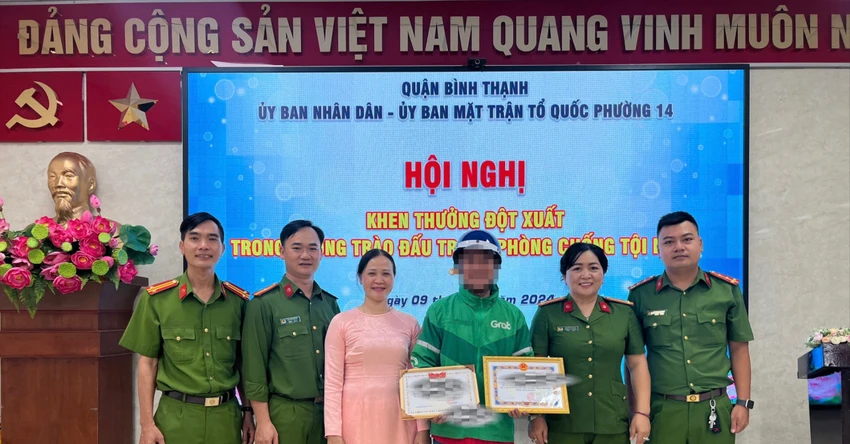 httpsplovntai-xe-xe-cong-nghe-cho-thang-goi-hang-chua-ma-tuy-vao-tru-so-cong-an-post0-8546-9418.jpg