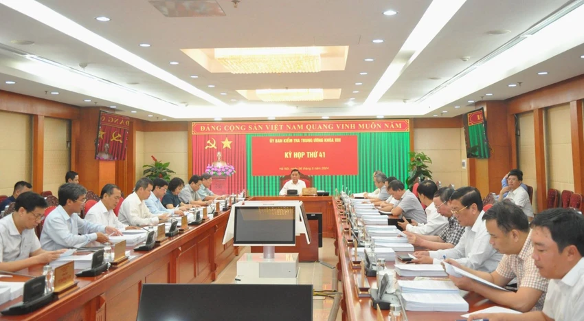 Thẩm quyền của Bộ Chính trị trong việc thi hành kỷ luật Uỷ viên Bộ Chính trị