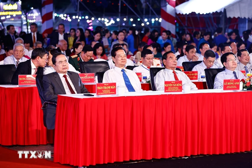 chu-tich-quoc-hoi-tran-thanh-man-du-chuong-trinh-le-ky-niem-50-nam-ngay-giai-phong-mien-nam-3.jpg