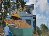 Tháo dỡ biệt thự mẫu xây dựng không phép tại Vũng Tàu