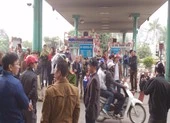 Dân bao vây cầu Bến Thủy 1 yêu cầu 'thu phí đúng luật'