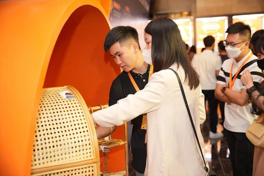 Hàng mây, tre của Việt Nam tham dự một hội chợ triển lãm. Ảnh: THU HÀ Hàng mây, tre của Việt Nam tham dự một hội chợ triển lãm. Ảnh: THU HÀ