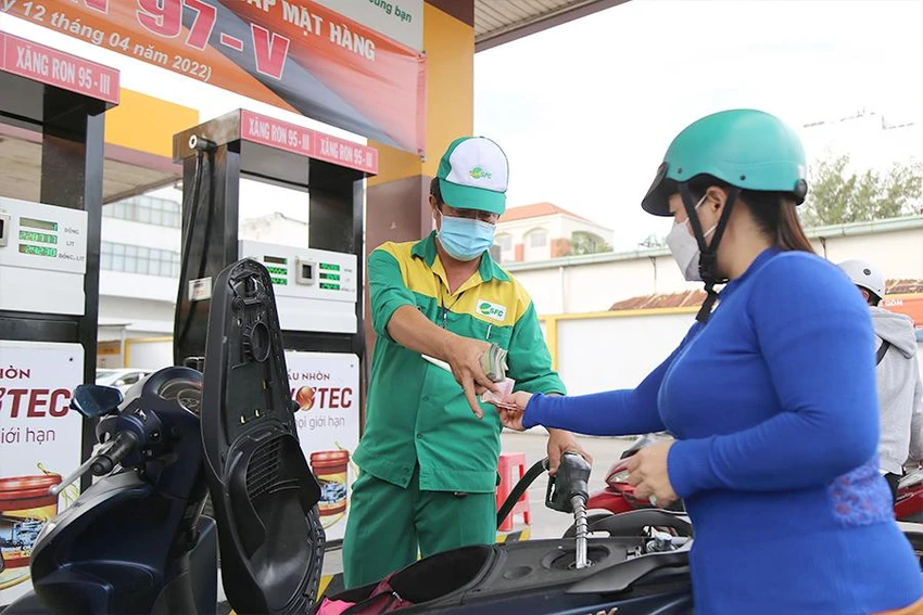 Các đơn vị kinh doanh xăng dầu vẫn còn gặp khó khăn. Ảnh: HOÀNG GIANG Các đơn vị kinh doanh xăng dầu vẫn còn gặp khó khăn. Ảnh: HOÀNG GIANG
