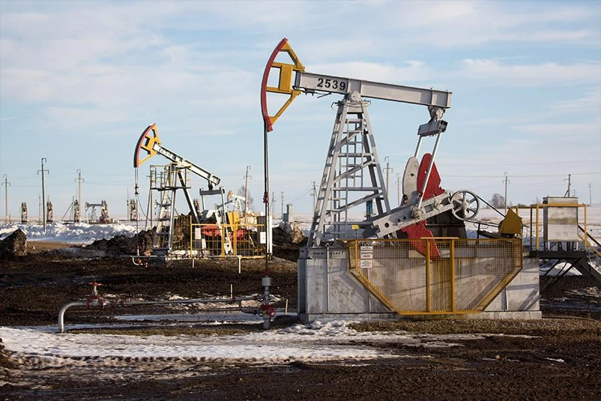 Hoạt động khai thác dầu ở TP Almetyevsk, CH Tatarstan thuộc Nga hồi tháng 6. Ảnh: BLOOMBERG Hoạt động khai thác dầu ở TP Almetyevsk, CH Tatarstan thuộc Nga hồi tháng 6. Ảnh: BLOOMBERG