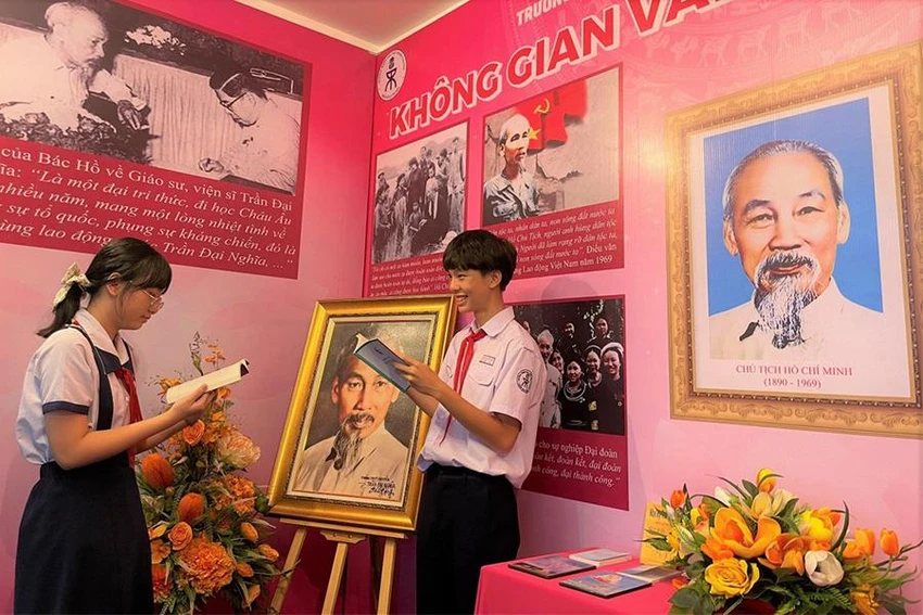 Khu trưng bày không gian văn hóa Hồ Chí Minh của Trường THPT chuyên Trần Đại Nghĩa, TP.HCM. Ảnh: VÕ THƠ Khu trưng bày không gian văn hóa Hồ Chí Minh của Trường THPT chuyên Trần Đại Nghĩa, TP.HCM. Ảnh: VÕ THƠ