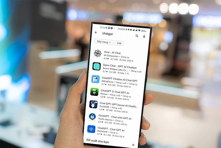 Hiện OpenAI chưa phát hành ứng dụng ChatGPT chính thức trên Google Play và App Store, do đó tất cả ứng dụng có tên gọi tương tự đều giả mạo. Ảnh: TIỂU MINH Hiện OpenAI chưa phát hành ứng dụng ChatGPT chính thức trên Google Play và App Store, do đó tất cả ứng dụng có tên gọi tương tự đều giả mạo. Ảnh: TIỂU MINH