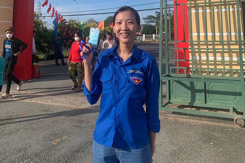 Em Huỳnh Trần Diễm Thúy hào hứng chuẩn bị lên đường nhập ngũ. Ảnh: HT Em Huỳnh Trần Diễm Thúy hào hứng chuẩn bị lên đường nhập ngũ. Ảnh: HT