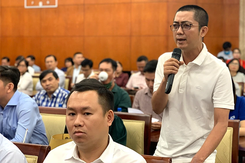 Phát biểu tại buổi đối thoại, nhiều doanh nghiệp cho rằng với lãi suất cao như hiện nay họ không thể trụ nổi. Ảnh: TL Phát biểu tại buổi đối thoại, nhiều doanh nghiệp cho rằng với lãi suất cao như hiện nay họ không thể trụ nổi. Ảnh: TL
