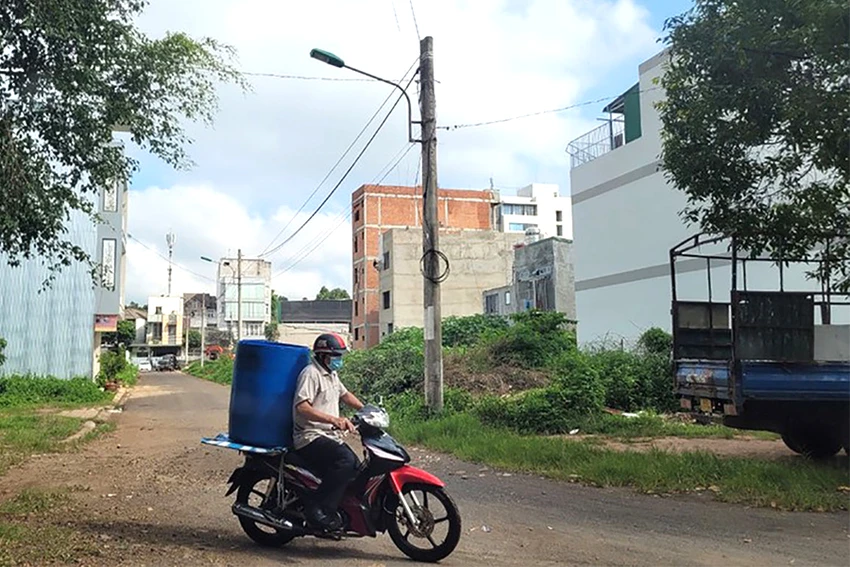 Vị trí sáu lô đất thuộc quy hoạch đường Tôn Đức Thắng. Ảnh: V.LONG Vị trí sáu lô đất thuộc quy hoạch đường Tôn Đức Thắng. Ảnh: V.LONG