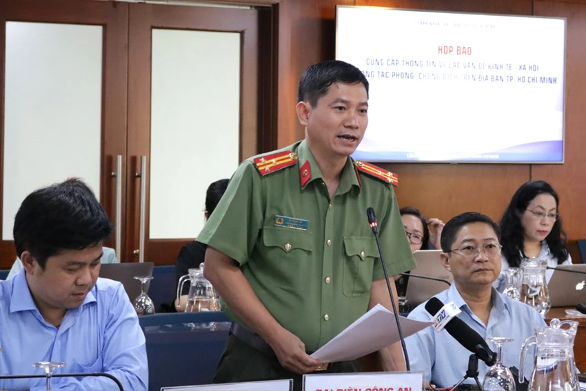 Thượng tá Lê Mạnh Hà, Phó Trưởng phòng Tham mưu Công an TP.HCM, trả lời tại buổi họp báo vào chiều 23-3. Ảnh: THANH TUYỀN Thượng tá Lê Mạnh Hà, Phó Trưởng phòng Tham mưu Công an TP.HCM, trả lời tại buổi họp báo vào chiều 23-3. Ảnh: THANH TUYỀN