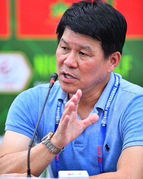 HLV Vũ Tiến Thành ví Cúp Quốc gia chỉ như “giải phường”. Ảnh: ANH PHƯƠNG HLV Vũ Tiến Thành ví Cúp Quốc gia chỉ như “giải phường”. Ảnh: ANH PHƯƠNG