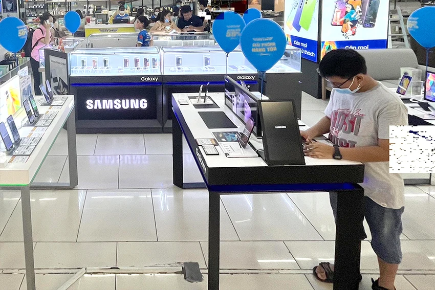 Một siêu thị điện máy ở Việt Nam cung cấp sản phẩm Samsung của Hàn Quốc. Ảnh: T.UYÊN