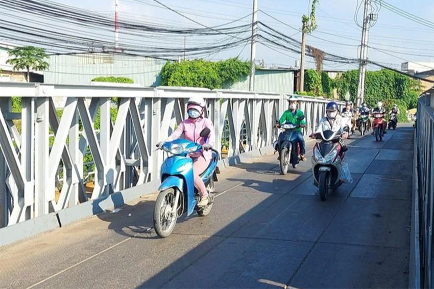 Dự án cầu Tân Kỳ, Tân Quý do vướng pháp lý nên không thực hiện theo hình thức BOT, được phải chuyển sang đầu tư từ ngân sách. Ảnh: LINH PHƯƠNG Dự án cầu Tân Kỳ, Tân Quý do vướng pháp lý nên không thực hiện theo hình thức BOT, được phải chuyển sang đầu tư từ ngân sách. Ảnh: LINH PHƯƠNG