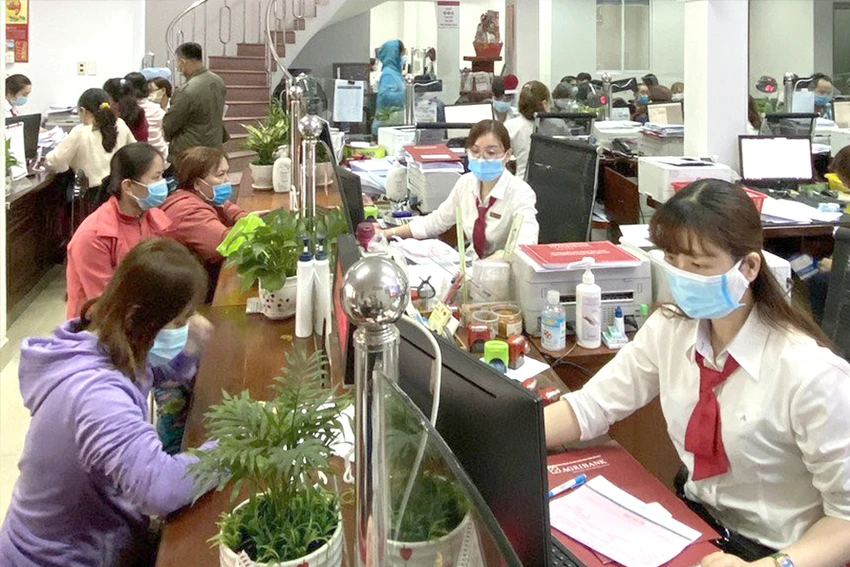 Nhiều ngân hàng đang gặp khó khi thực hiện việc bảo mật dữ liệu cá nhân của khách hàng theo quy định tại Nghị định 13/2023. Ảnh: T.LINH Nhiều ngân hàng đang gặp khó khi thực hiện việc bảo mật dữ liệu cá nhân của khách hàng theo quy định tại Nghị định 13/2023. Ảnh: T.LINH