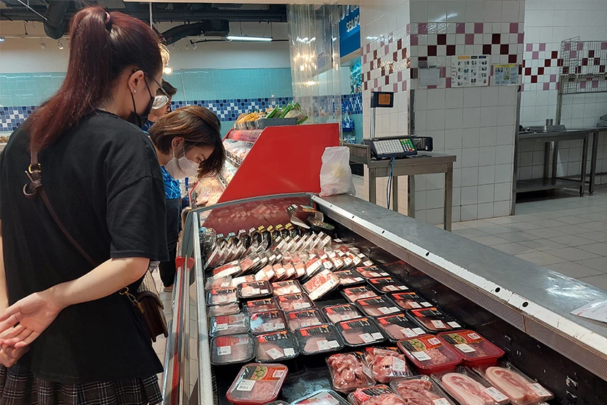 Giá thịt heo có xu hướng tăng từ cuối tháng 4 trở lại đây. Ảnh: A.HIỀN Giá thịt heo có xu hướng tăng từ cuối tháng 4 trở lại đây. Ảnh: A.HIỀN