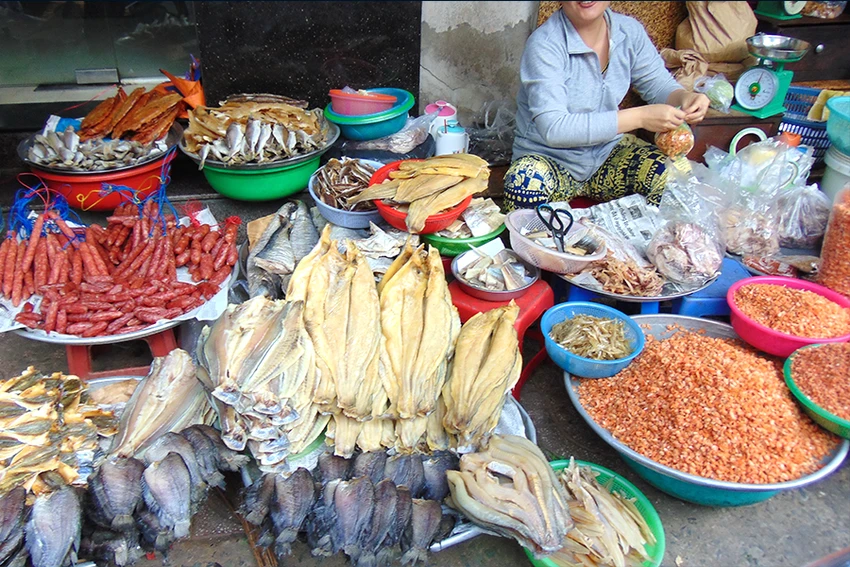 Ăn khô cá sẽ giúp khối u trong người không phát triển hoàn toàn không có cơ sở khoa học. Ảnh minh họa: TRẦN NGỌC Ăn khô cá sẽ giúp khối u trong người không phát triển hoàn toàn không có cơ sở khoa học. Ảnh minh họa: TRẦN NGỌC