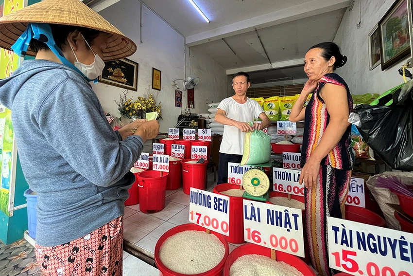 Thủ tướng yêu cầu các bộ, ngành cân đối việc dự trữ gạo phù hợp. Ảnh: T.UYÊN Thủ tướng yêu cầu các bộ, ngành cân đối việc dự trữ gạo phù hợp. Ảnh: T.UYÊN
