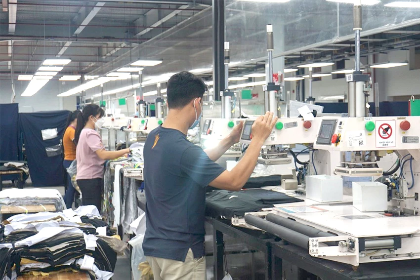 Doanh nghiệp chậm, trốn đóng BHXH sẽ ảnh hưởng tới việc giải quyết quyền lợi cho người lao động. Ảnh minh họa: HUỲNH DU Doanh nghiệp chậm, trốn đóng BHXH sẽ ảnh hưởng tới việc giải quyết quyền lợi cho người lao động. Ảnh minh họa: HUỲNH DU