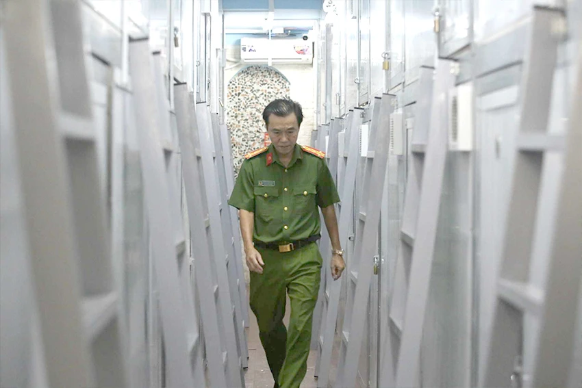 w-p10-hopngu2-hinhphu.jpg