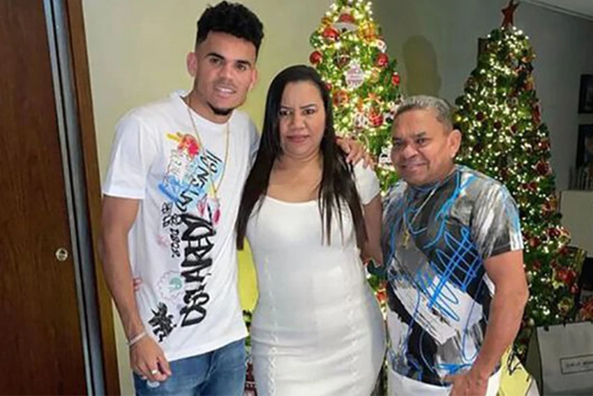 w-1_14_BAICHINH_vu batcoc ba me Liverpool_ Luis Diaz _NOV_2023_ 990_.jpg