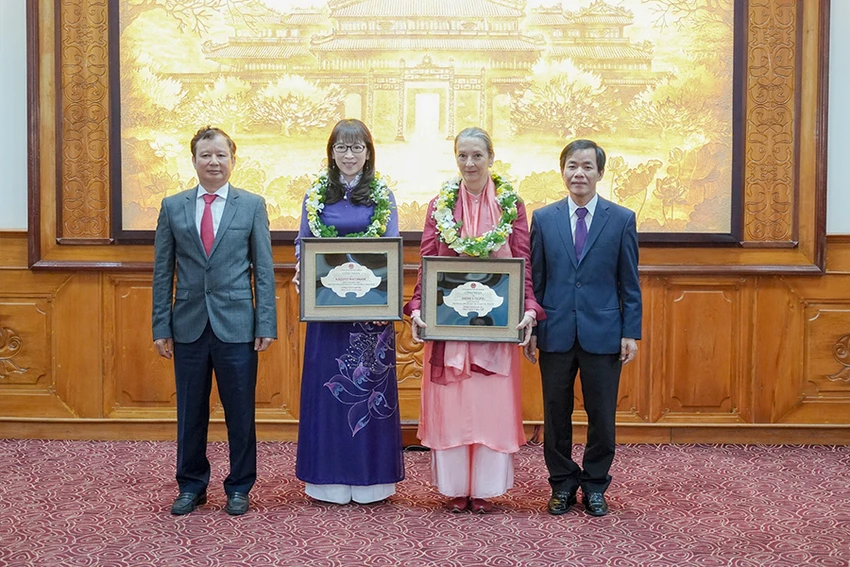 w-P12_nguoi-phu-nu-duc_h2.jpg
