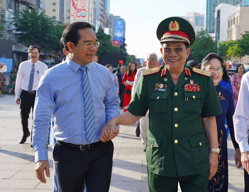 P1213_nguoi-co-cong_h2.jpeg
