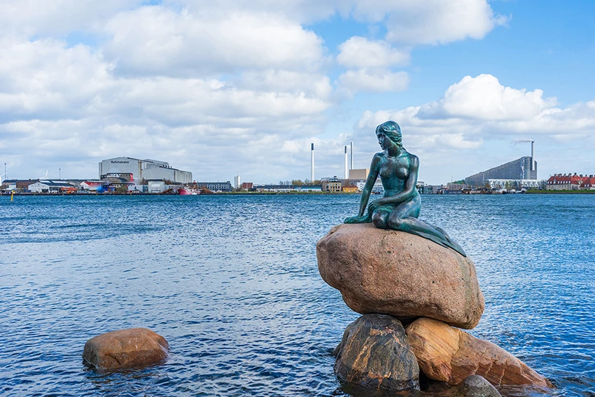 Bức tượng nàng tiên cá ở Copenhagen. Ảnh: SHUTTERSTOCK