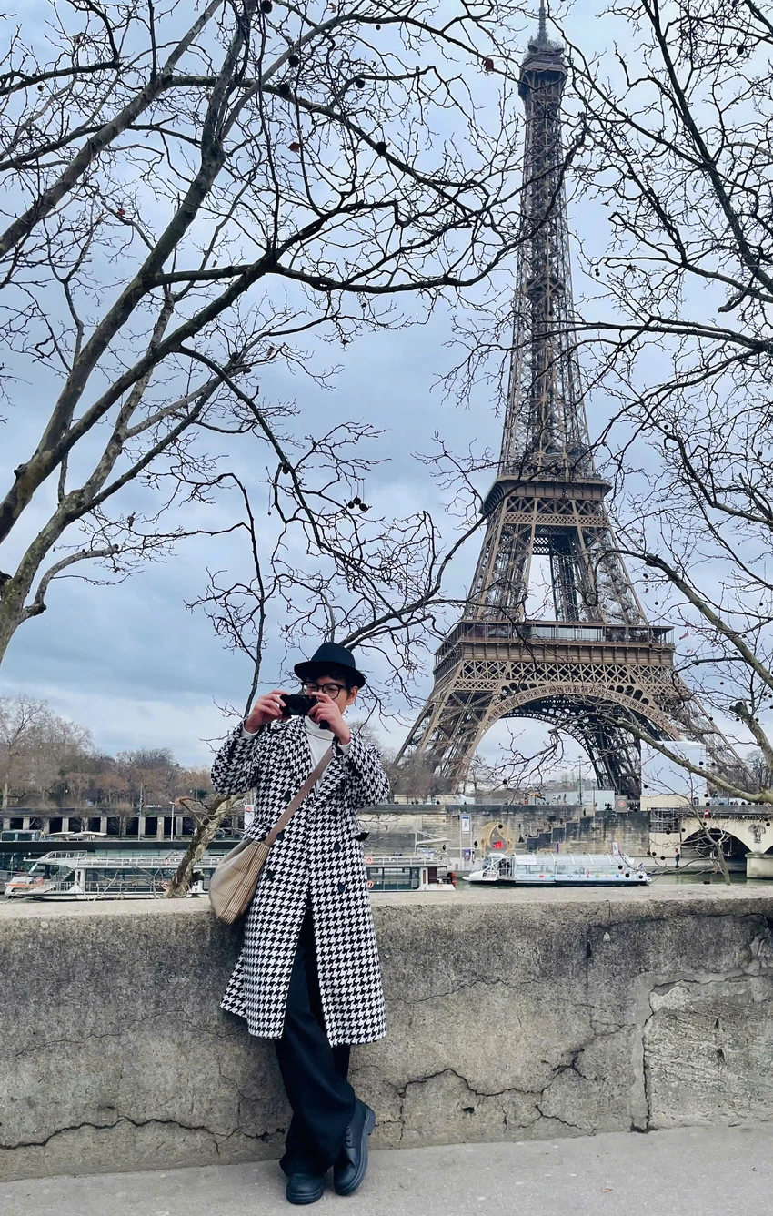 Du xuân ở Paris. Ảnh: HIẾU SOL