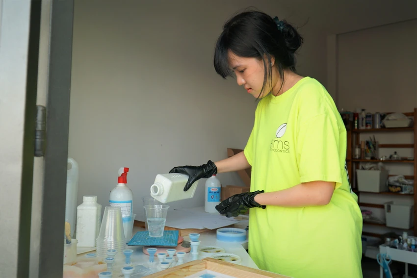 Với chị Trâm Anh, đây không chỉ là công việc tạo ra nguồn thu nhập chính mà còn gắn liền với niềm đam mê, yêu thích sáng tạo. Ảnh: BẢO PHƯƠNG