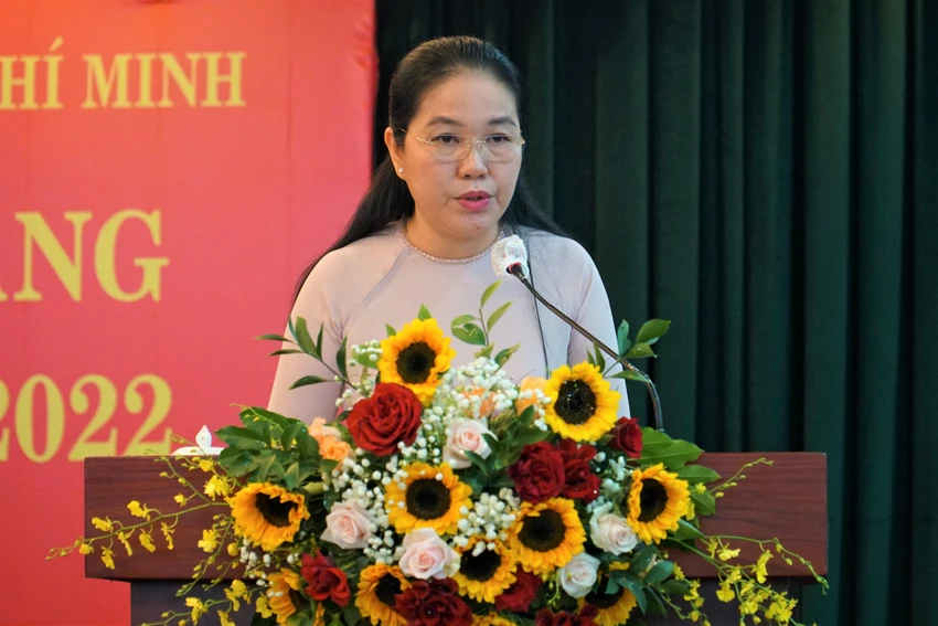 Bà Lê Thị Hồng Nga- Phó Bí thư Thường trực Đảng ủy Khối, Phụ trách Đảng bộ Khối Dân – Chính – Đảng TP.HCM phát biểu tại buổi lễ. Ảnh: BẢO PHƯƠNG Bà Lê Thị Hồng Nga- Phó Bí thư Thường trực Đảng ủy Khối, Phụ trách Đảng bộ Khối Dân – Chính – Đảng TP.HCM phát biểu tại buổi lễ. Ảnh: BẢO PHƯƠNG