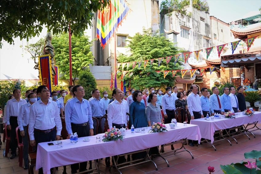 Lãnh đạo TP.HCM và lãnh đạo các quận uỷ tham dự lễ giỗ Đức Thánh Trần Hưng Đạo. Ảnh: BẢO PHƯƠNG