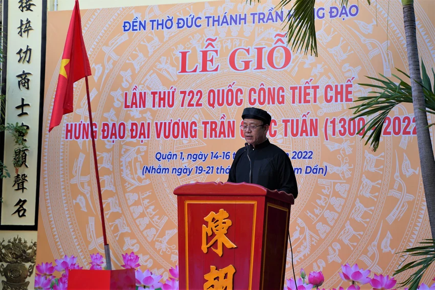 Ông Nguyễn Thế Định ,Trưởng Ban Quản lý Đền thờ Đức Thánh Trần Hưng Đạo, phát biểu tại buổi lễ. Ảnh: BẢO PHƯƠNG