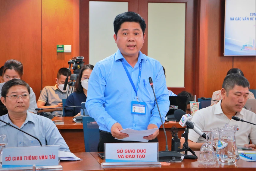 Ông Hồ Tấn Minh, Chánh văn phòng Sở Giáo dục và Đào tạo TP.HCM phát biểu tại sự kiện. Ảnh: VÕ THƠ Ông Hồ Tấn Minh, Chánh văn phòng Sở Giáo dục và Đào tạo TP.HCM phát biểu tại sự kiện. Ảnh: VÕ THƠ