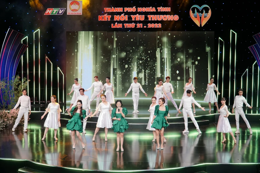Nhiều tiết mục biểu diễn đặc sắc diễn ra tại chương trình. Ảnh: BẢO PHƯƠNG Nhiều tiết mục biểu diễn đặc sắc diễn ra tại chương trình. Ảnh: BẢO PHƯƠNG