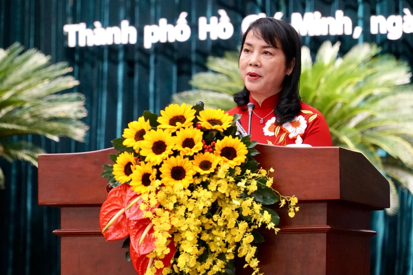 Bà Trần Kim Yến, Chủ tịch Ủy ban MTTQ Việt Nam TP.HCM phát biểu khai mạc buổi lễ. Ảnh: BẢO PHƯƠNG Bà Trần Kim Yến, Chủ tịch Ủy ban MTTQ Việt Nam TP.HCM