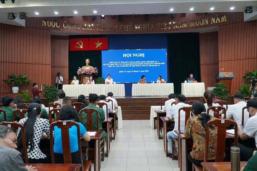 Toàn cảnh buổi tiếp xúc cử tri quận 12. Ảnh: BẢO PHƯƠNG Toàn cảnh buổi tiếp xúc cử tri quận 12. Ảnh: BẢO PHƯƠNG