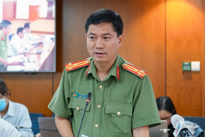Thượng tá Lê Mạnh Hà, Phó Trưởng phòng tham mưu (PV01), Công an TP.HCM cung cấp thông tin về công tác PCCC. Ảnh: HUỲNH THƠ Thượng tá Lê Mạnh Hà, Phó Trưởng phòng tham mưu (PV01), Công an TP.HCM cung cấp thông tin về công tác PCCC. Ảnh: HUỲNH THƠ
