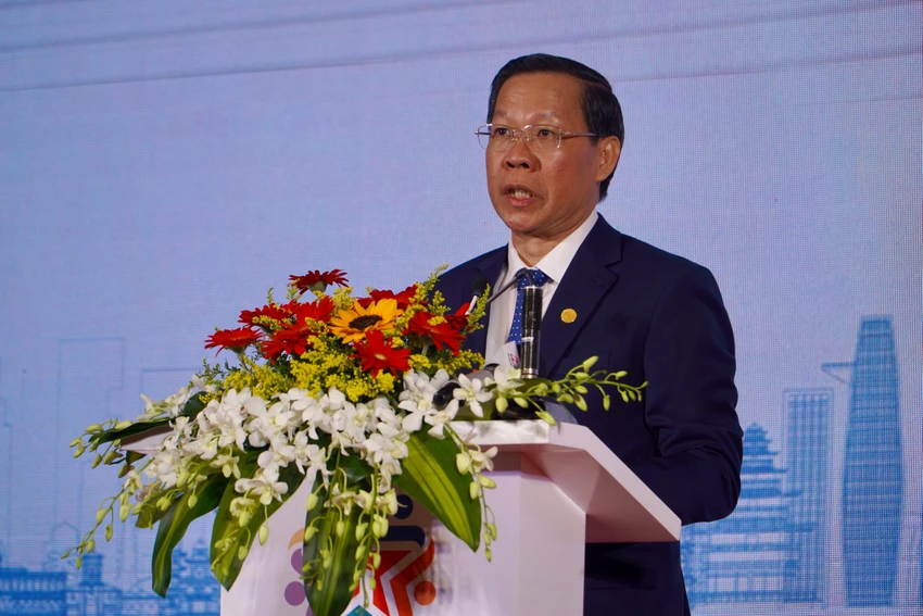Chủ tịch UBND TP.HCM Phan Văn Mãi phát biểu khai mạc hội nghị. Ảnh: BẢO PHƯƠNG Chủ tịch UBND TP.HCM Phan Văn Mãi phát biểu khai mạc hội nghị. Ảnh: BẢO PHƯƠNG