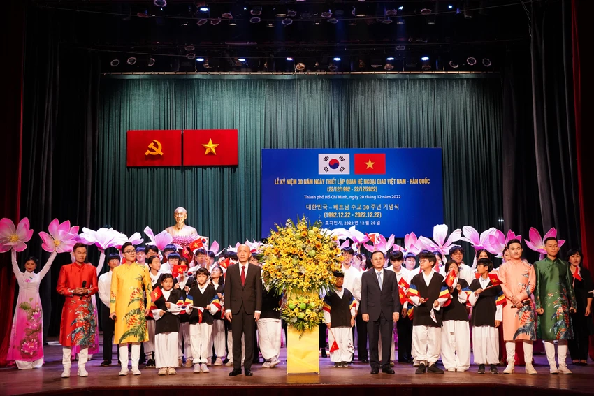 Theo Phó Bí thư TP, 30 năm thiết lập quan hệ ngoại giao Việt Nam - Hàn Quốc đã cho thấy những bước phát triển nhảy vọt trong mối quan hệ song phương. Ảnh: BẢO PHƯƠNG Theo Phó Bí thư TP, 30 năm thiết lập quan hệ ngoại giao Việt Nam - Hàn Quốc đã cho thấy những bước phát triển nhảy vọt trong mối quan hệ song phương. Ảnh: BẢO PHƯƠNG
