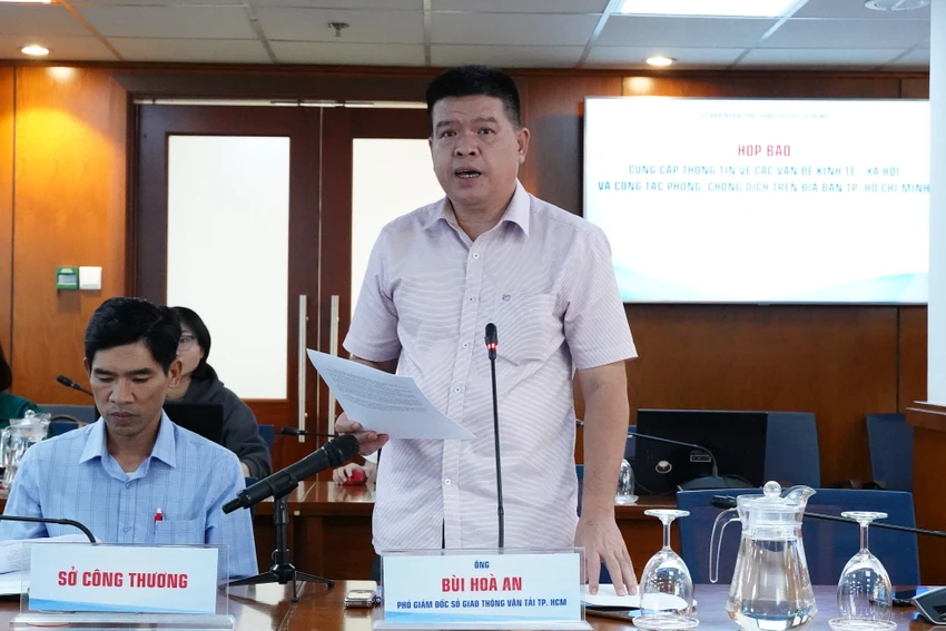 Ông Bùi Hòa An, Phó Giám đốc Sở Giao thông Vận tải TP.HCM đã có thông tin về tình hình xử lý xe dù, bến cóc. Ảnh: BẢO PHƯƠNG Ông Bùi Hòa An, Phó Giám đốc Sở Giao thông Vận tải TP.HCM đã có thông tin về tình hình xử lý xe dù, bến cóc. Ảnh: BẢO PHƯƠNG