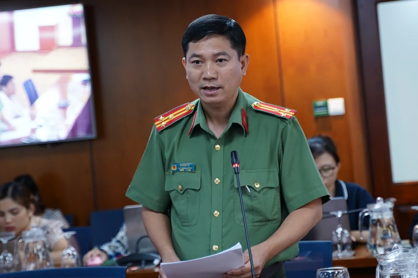 Thượng tá Lê Mạnh Hà thông tin về tình hình triệt phá hoạt động mại dâm trên không gian mạng. Ảnh: BẢO PHƯƠNG Thượng tá Lê Mạnh Hà thông tin về tình hình triệt phá hoạt động mại dâm trên không gian mạng. Ảnh: BẢO PHƯƠNG