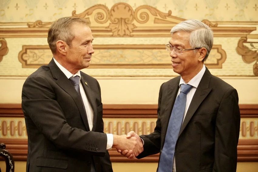 Phó Chủ tịch UBND TP.HCM Võ Văn Hoan tiếp xã giao ông Roger Cook Mla, Phó Thủ hiến Bang Tây Úc (Úc). Ảnh: BẢO PHƯƠNG Phó Chủ tịch UBND TP.HCM Võ Văn Hoan tiếp xã giao ông Roger Cook Mla, Phó Thủ hiến Bang Tây Úc (Úc). Ảnh: BẢO PHƯƠNG