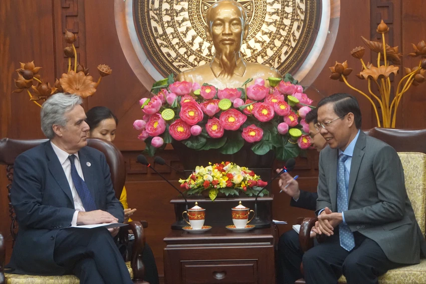 Chủ tịch UBND TP.HCM Phan Văn Mãi đã có buổi tiếp ông Mark Garnier, Đặc phái viên của Thủ tướng Anh. Ảnh: PĐ Chủ tịch UBND TP.HCM Phan Văn Mãi đã có buổi tiếp ông Mark Garnier, Đặc phái viên của Thủ tướng Anh. Ảnh: PĐ