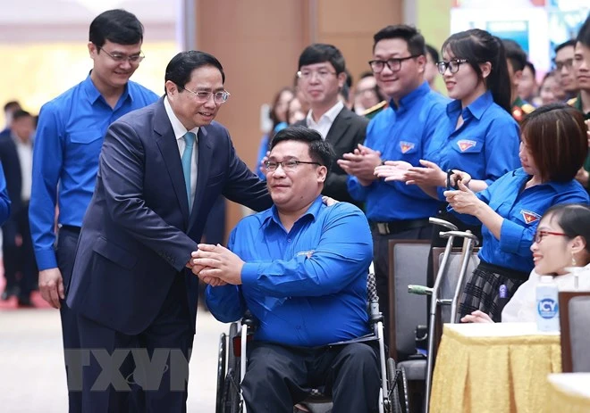 Thủ tướng Phạm Minh Chính với đại diện thanh niên có hoàn cảnh đặc biệt. Ảnh: TTXVN Thủ tướng Phạm Minh Chính với đại diện thanh niên có hoàn cảnh đặc biệt. Ảnh: TTXVN
